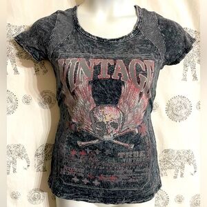 Ladies Medium Daytrip “VINTAGE” Skull w wings acid wash vented shoulders graphic